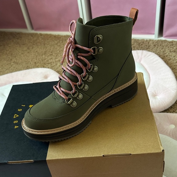 Teva Women's Olive Lace-Up Boots - Picture 3 of 5